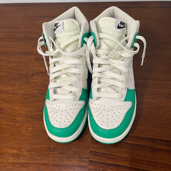 Nike shoes - Picture 3 of 7